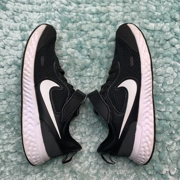 Nike Revolution Black & White Athletic Training Running Sneakers Girls Boys Run - Picture 10 of 16
